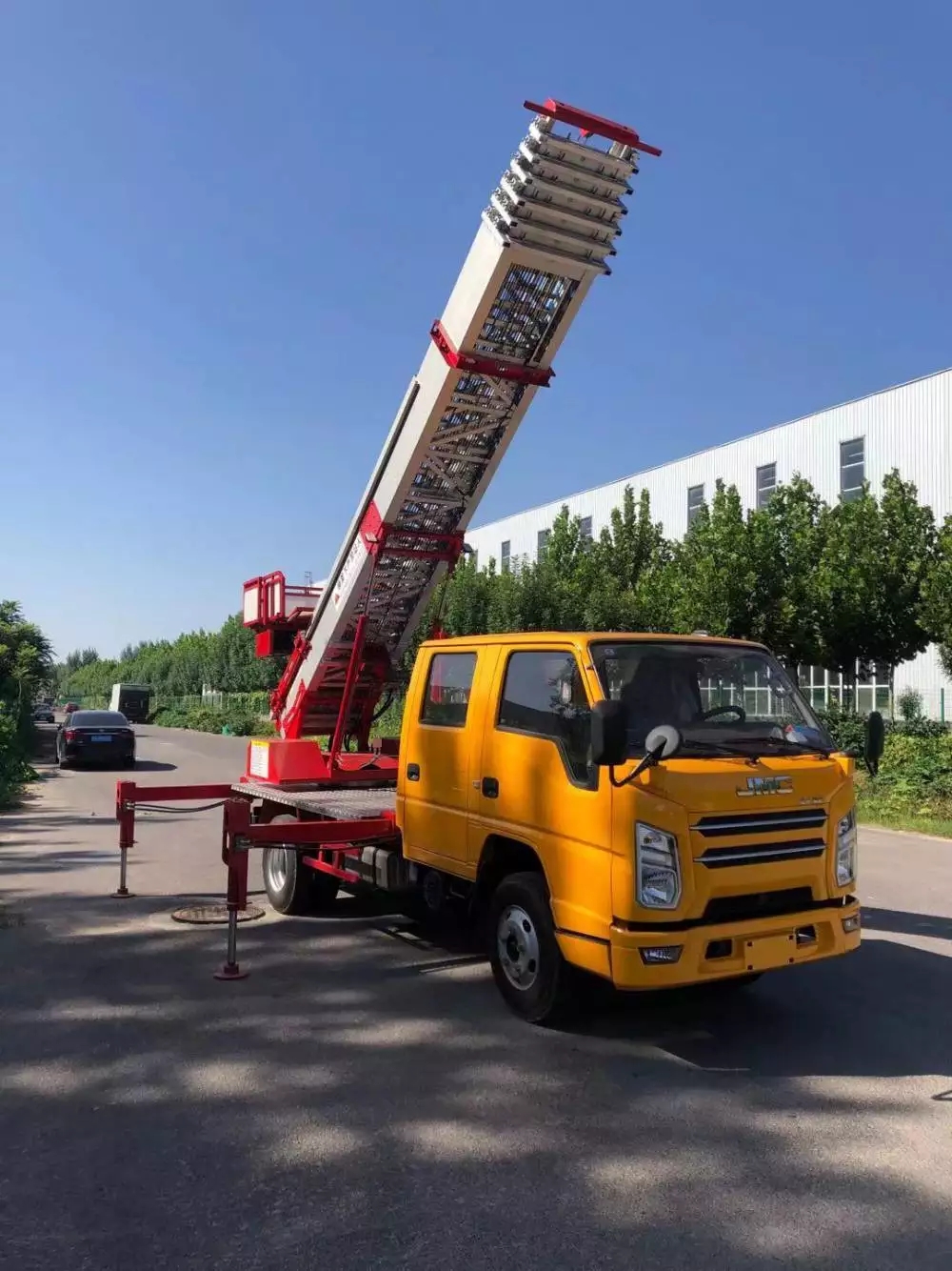 宜章附近的云梯车出租服务：轻松解决高空作业需求